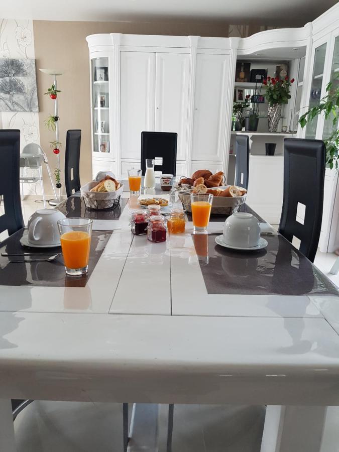 Bed and Breakfast Le Logis Du Marais Les Magnils-Reigniers Exterior foto